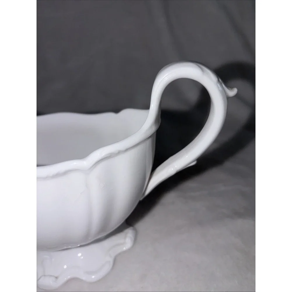 Vintage Spode bone china gravy boat Made‎ in England Savoy White Shabby Chic EVC